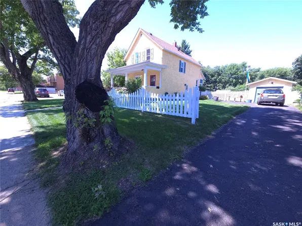 36 21st STREET E, Prince Albert, SK S6V 1L8