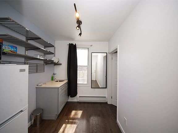 3rd image of 4209 Astoria Blvd N