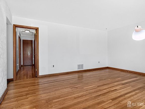 3rd image of 154 Tabb Ave
