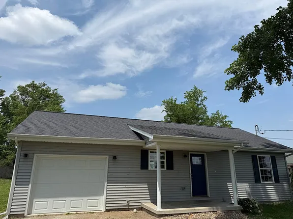 507 E 12th St, Delavan, IL 61734