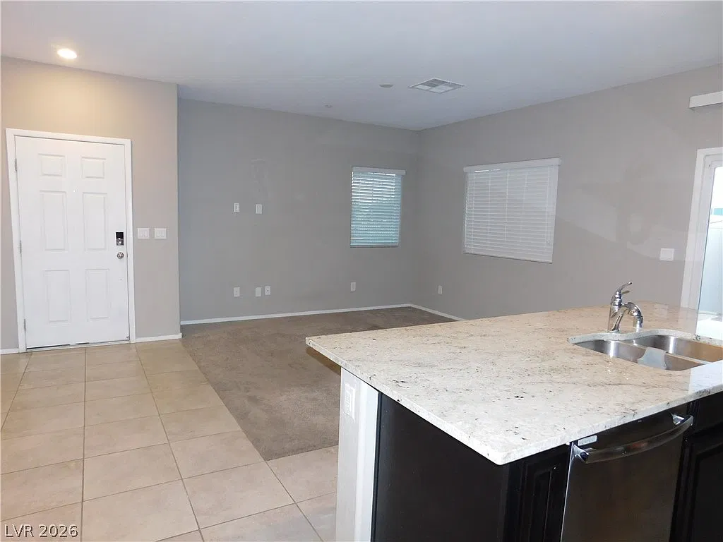 3 bed, 3.0 bath, 1772 sqft, $1,900 — Photo 3