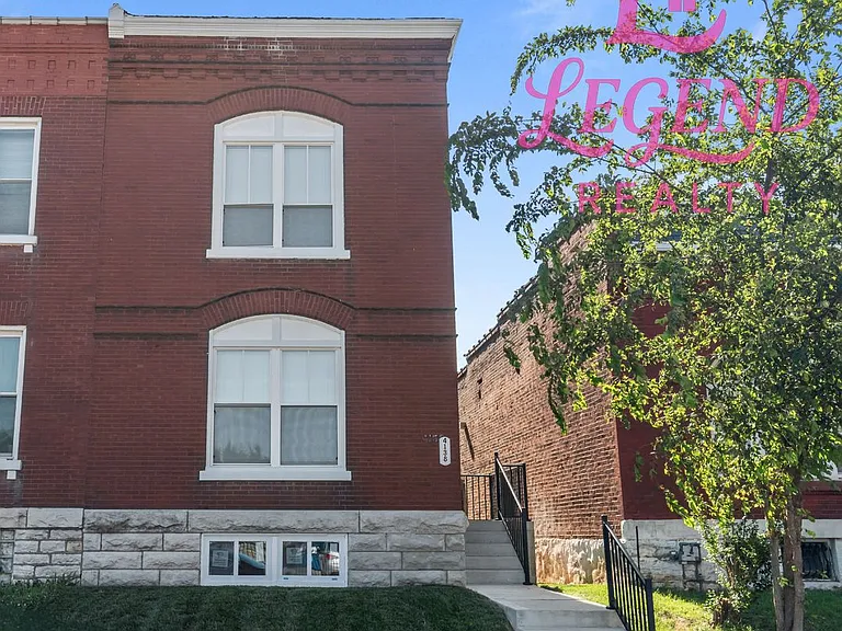 4138 Iowa Ave — Photo 2