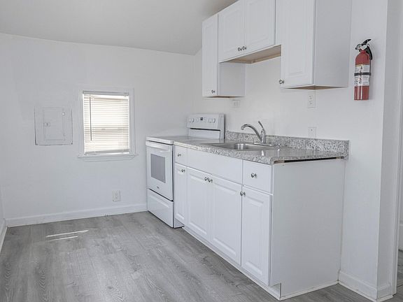 3rd image of 125 Bell St #B