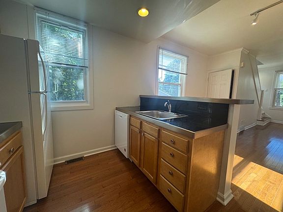 3rd image of 5311 Wellesley Ave