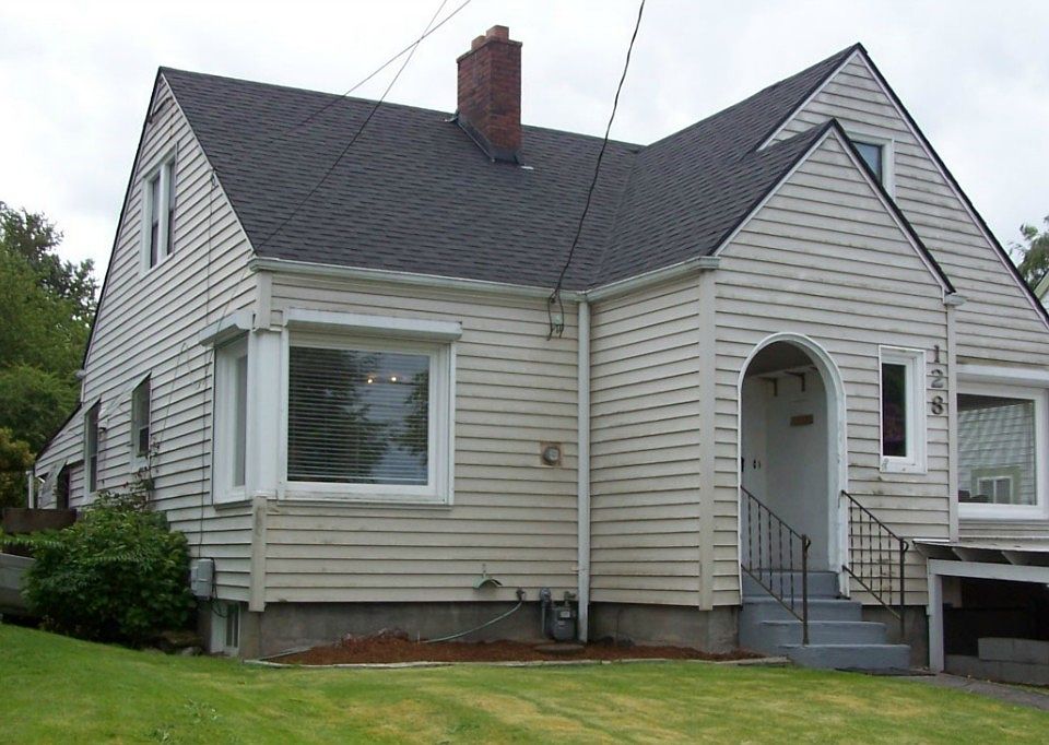 1st image of 128 E 62nd St
