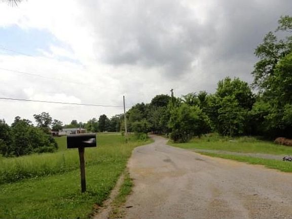 4th image of 484 Dudney Hill Ln