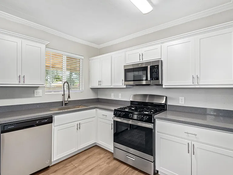 527 E Whitton Ave — Photo 14
