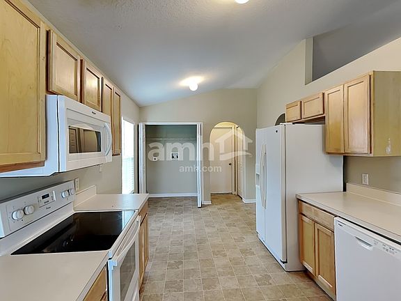 4th image of 208 McKay Blvd