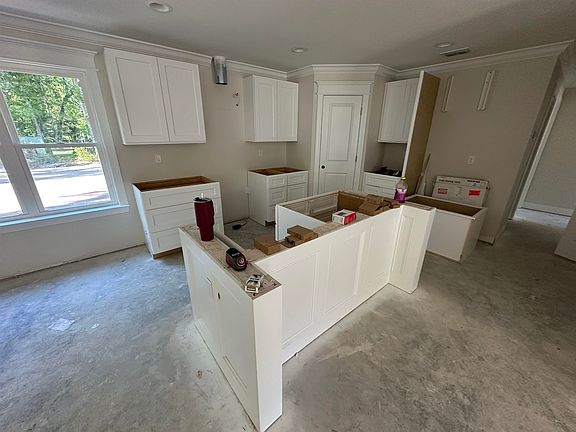2nd image of 8 Creekside Cv