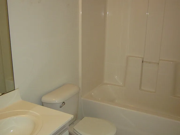 106 Pinegrove Ct — Photo 3