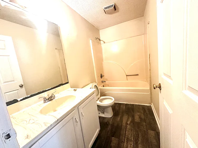 4105 Wooddale Ln — Photo 8