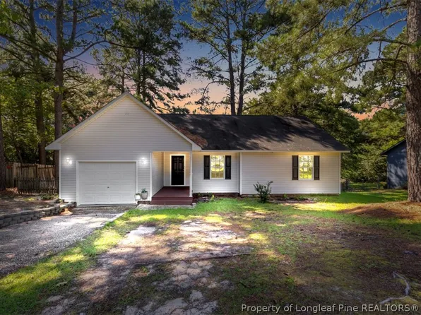 861 Danish Dr, Fayetteville, NC 28303