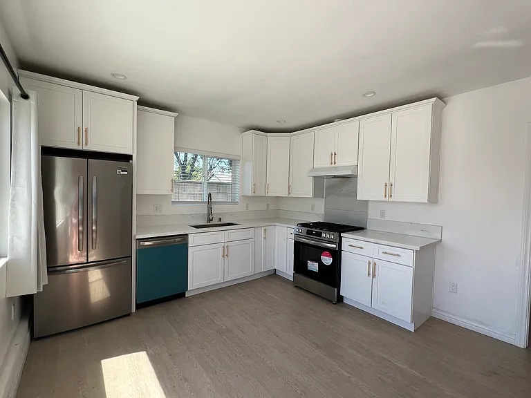 527 N Soldano Ave #527 — Photo 5