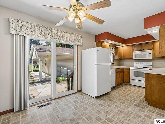 4th image of 5301 S 52nd St