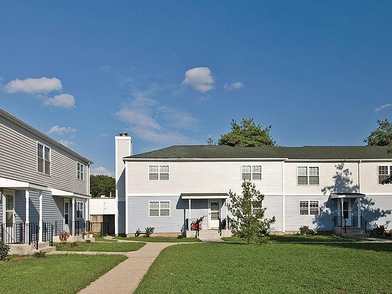 82 Mitchel Ave — Photo 1