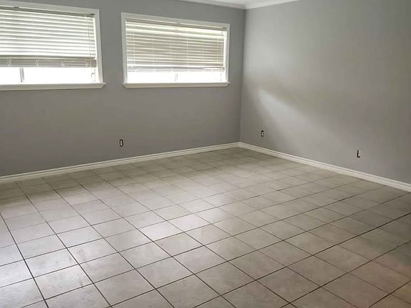 3rd image of 4512 Lawndale Ave