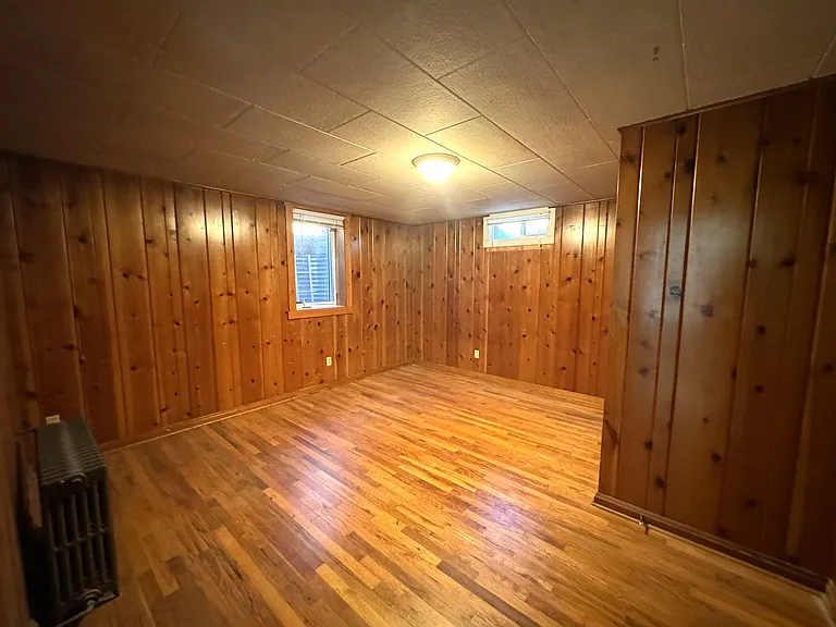 232 Hastings Ave — Photo 9