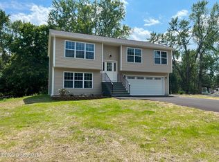 17 Start Ave, East Greenbush, NY 12061