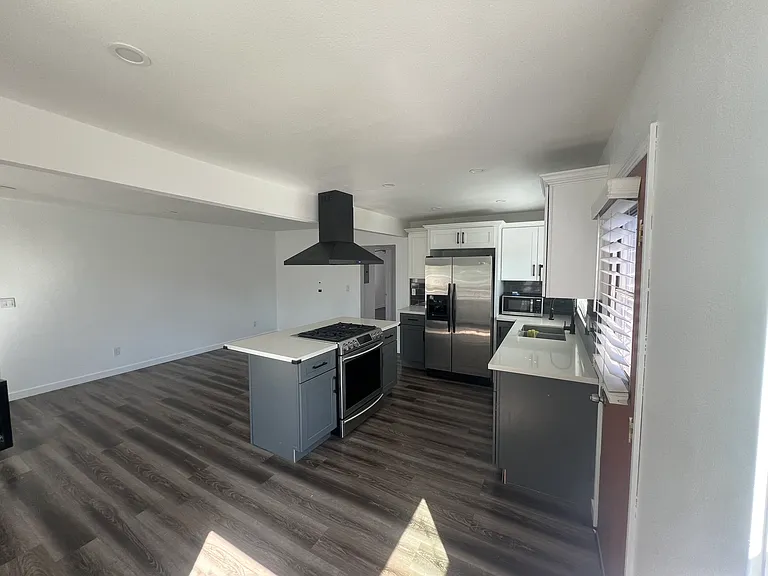 894 Washington Ave #1 — Photo 4