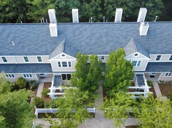 290 Allerton Commons Ln #290, Braintree, MA 02184