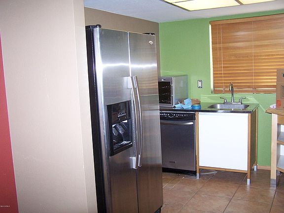 5th image of 925 N COLLEGE Avenue #105