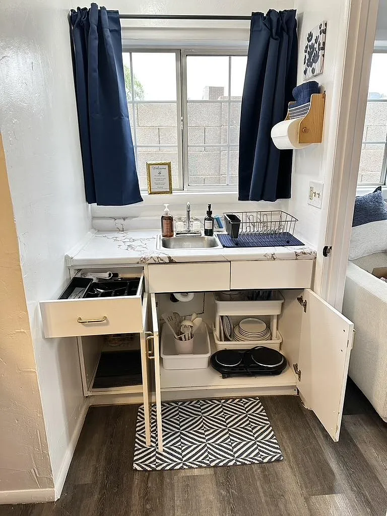 1 bed, 1.0 bath, 300 sqft, $1,594 — Photo 4