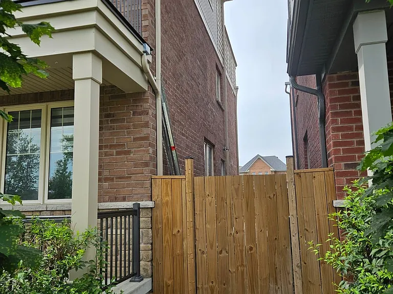 190 Britannia Ave W #BASEMENT — Photo 2