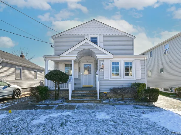 3042 Lowell Avenue, Wantagh, NY 11793