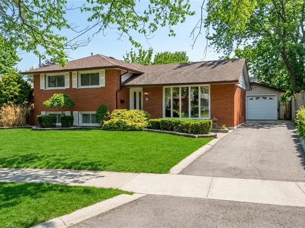 5376 Spruce Ave, Burlington, ON L7L 1N7