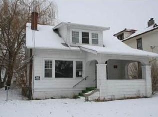 30 W Dexter St, Freeport, IL 61032