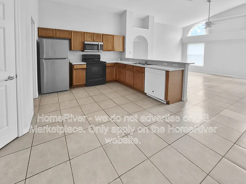 3 bed, 2.0 bath, 1628 sqft, $2,295 — Photo 2