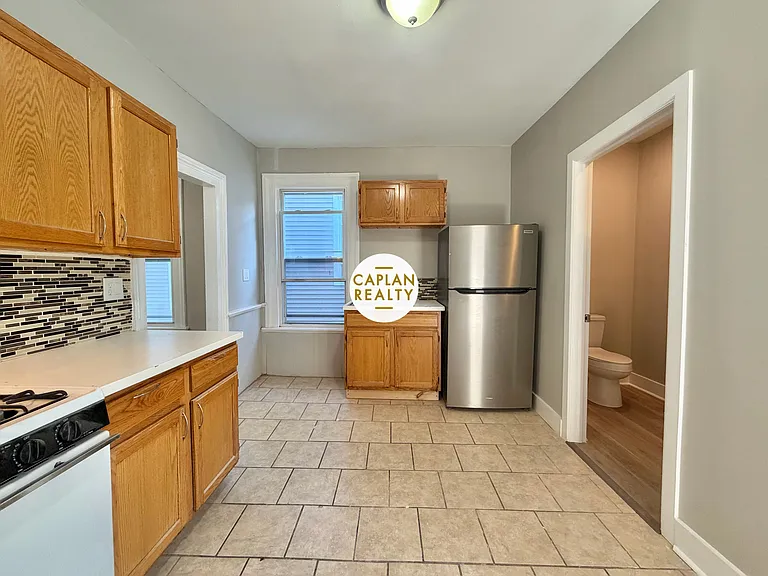 490 Howard Ave #2 — Photo 5