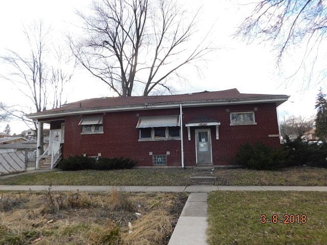2nd image of 11934 Longwood Dr