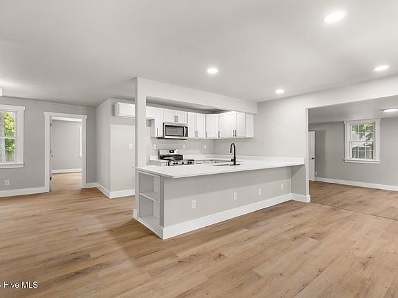 5th image of 2915 Northwoods Drive