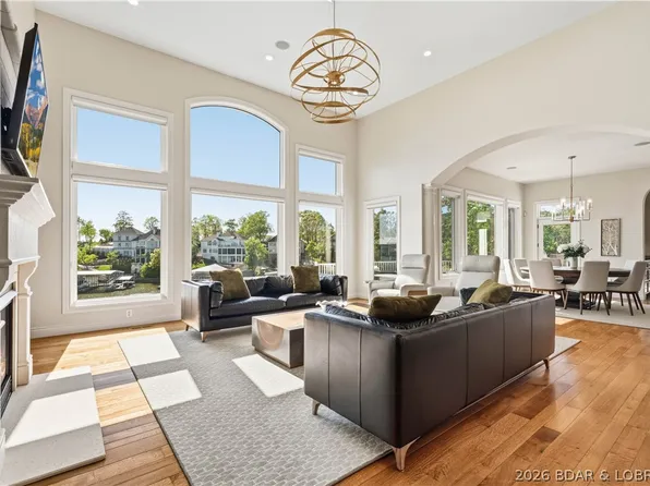 1040 Brookhaven Ln, Sunrise Beach, MO 65079