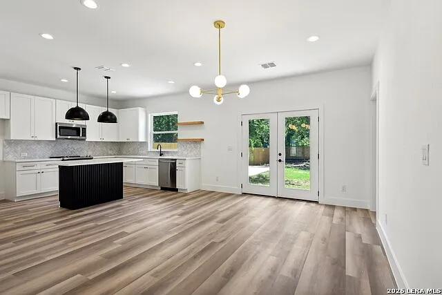 3 bed, 2.0 bath, 1687 sqft, $1,950 — Photo 2