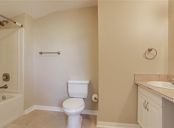 4th image of 815 Clouet St