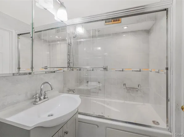 3725 Henry Hudson Parkway West image 12 of 27