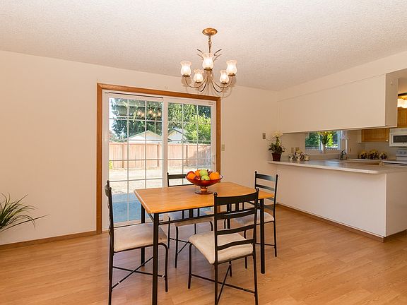 5th image of 7816 Buckthorn Dr NE