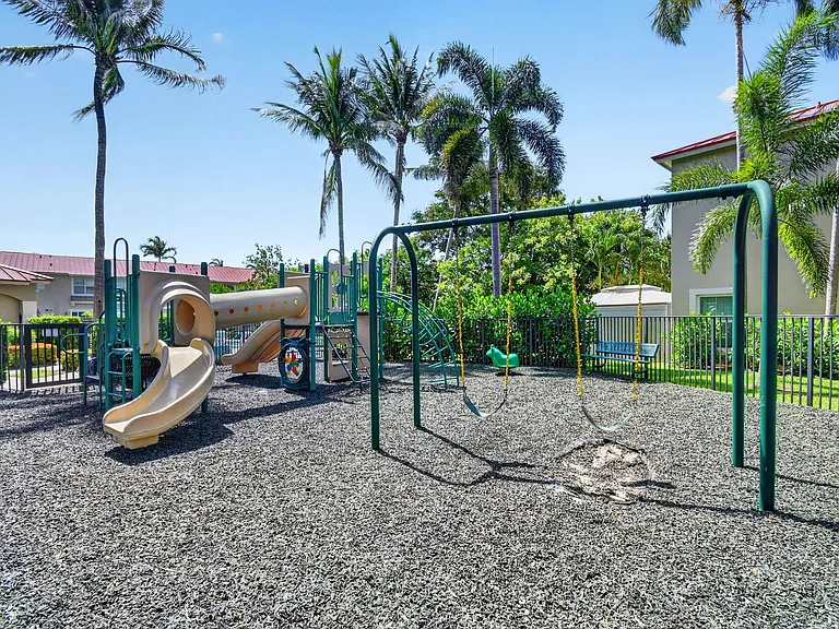 112 Monterey Bay Dr — Photo 44