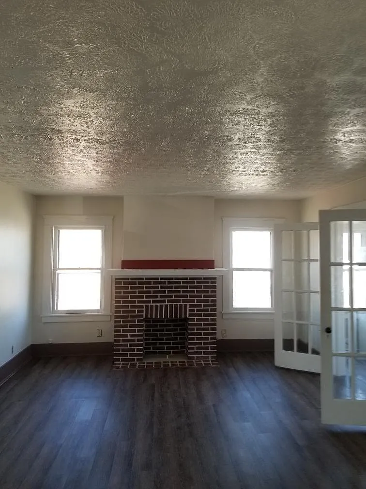 Spacious Living Room. - 3302 Livingston Ave #2