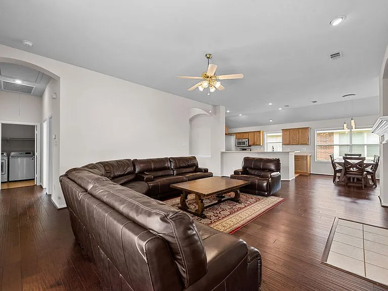 3205 Hamlett Ln — Photo 12