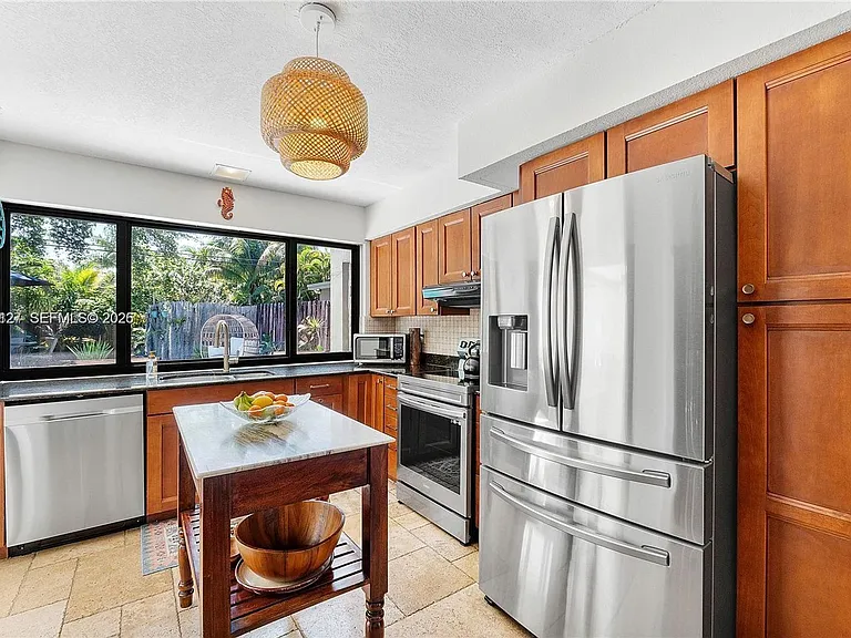 3700 W Park Rd — Photo 2