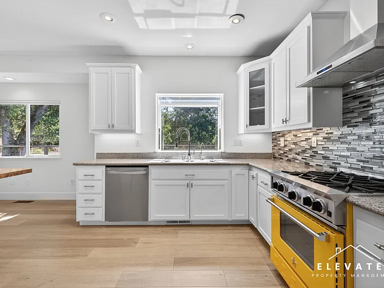 9400 Chalk Hill Rd — Photo 9