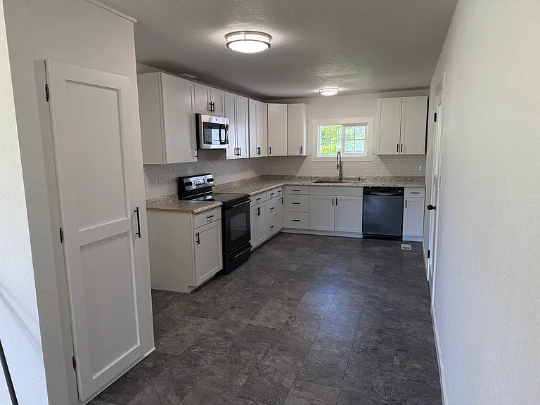 2303 Hird Ave — Photo 11