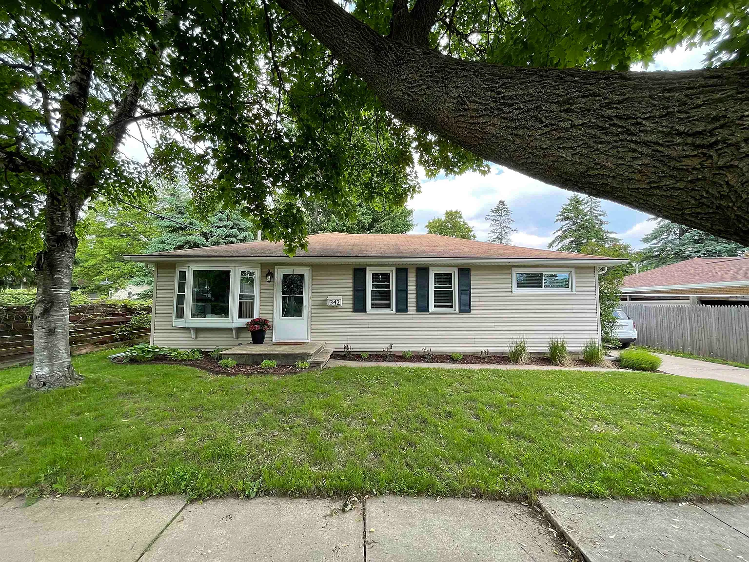 1342 E Frances St photo 1