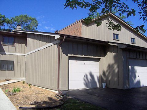 1st image of 29W471 Emerald Green Dr Unit H