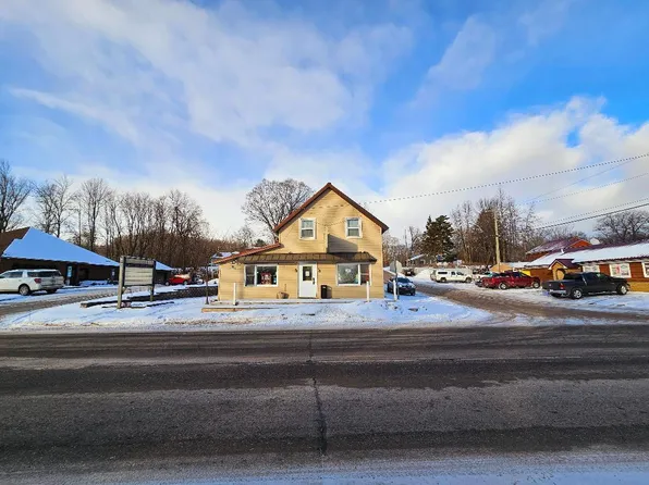 W17304 W Main St, Curtis, MI 49820