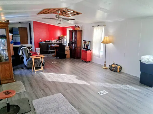 103 W 9th St, Coal Valley, IL 61240