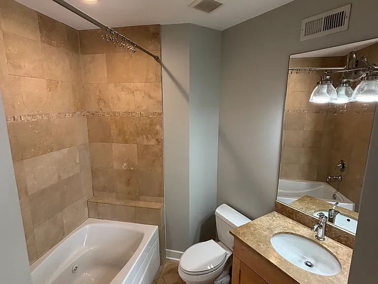 2245 W Barry Ave #2C — Photo 12